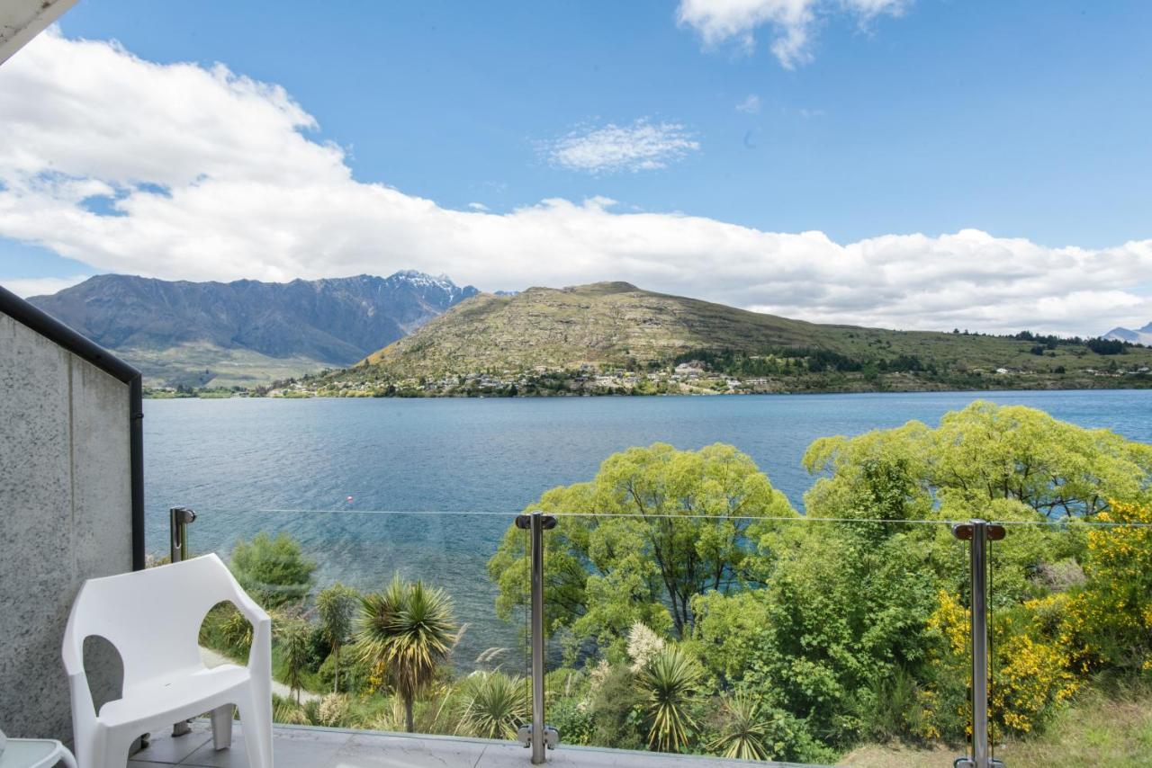 Lakeside Luxury With Spa Куийнстаун Екстериор снимка